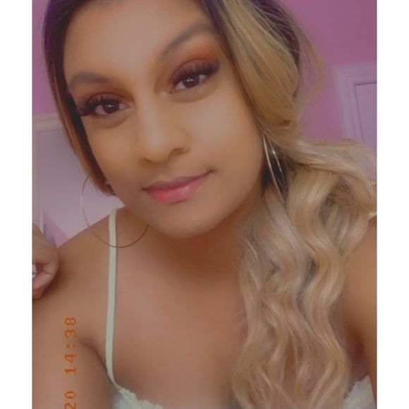 Meet your Posher, Gabriella - Picture 1 of 1